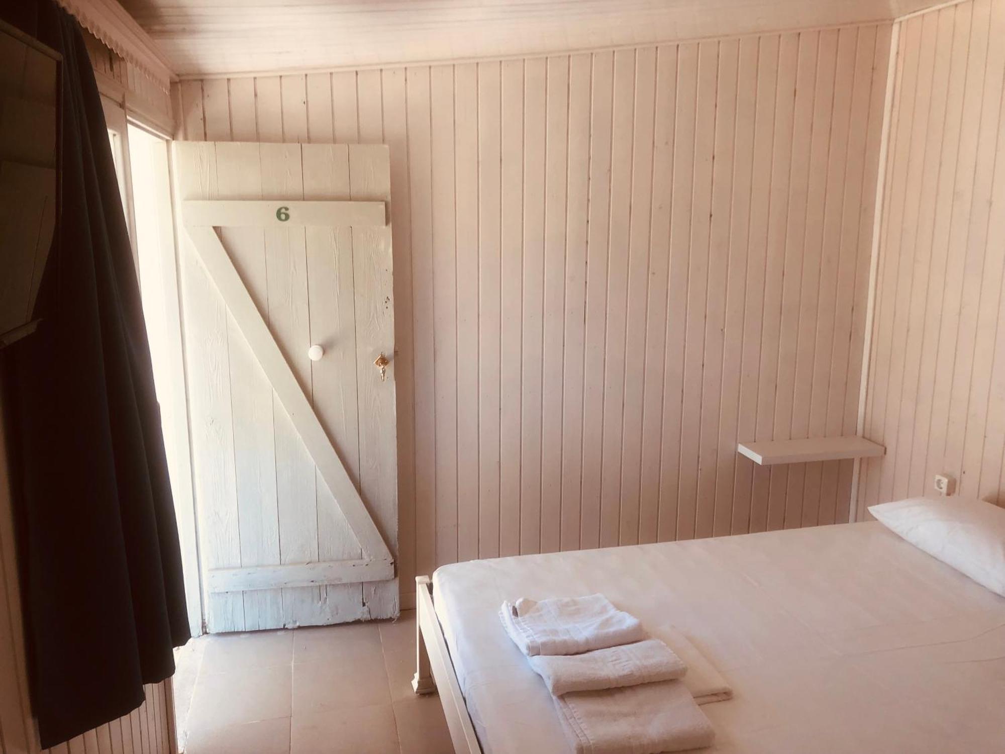 Barreira Beachfront Rooms 6 Calamata Exterior foto